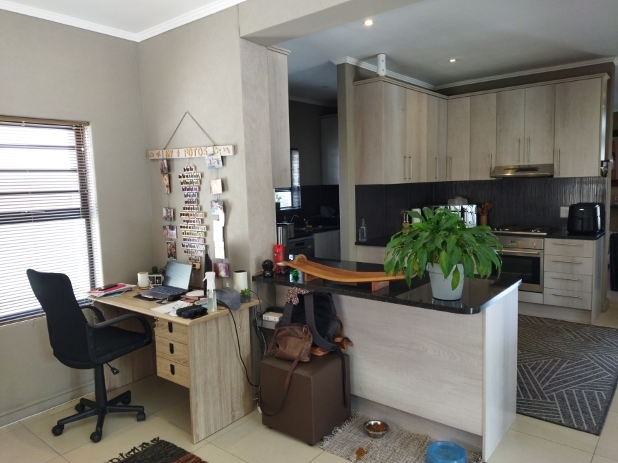 5 Bedroom Property for Sale in Parklands North Western Cape